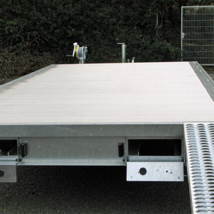 Humbaur Universal 3000 Seilwinde, Auffahrbohlen u Aluboden