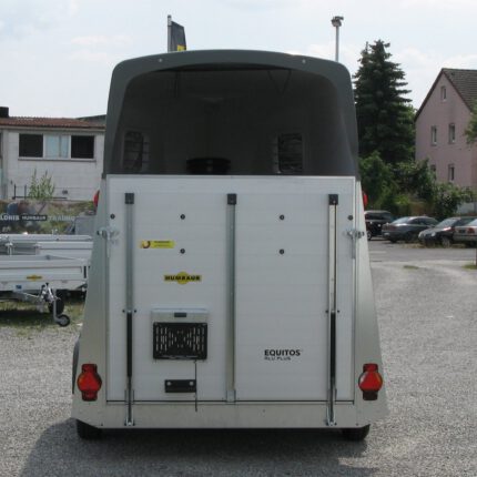 Humbaur Equitos Alu 2000 inkl. Sattelkammer – 100 km/h Reifen